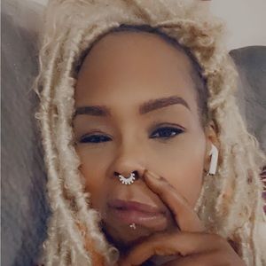 Meet your Posher, Lynese